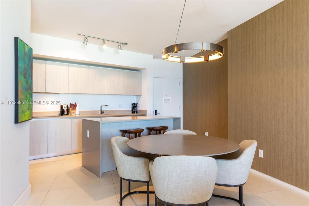 待售: $585,000 (1 贝兹, 1 浴室, 850 平方英尺)