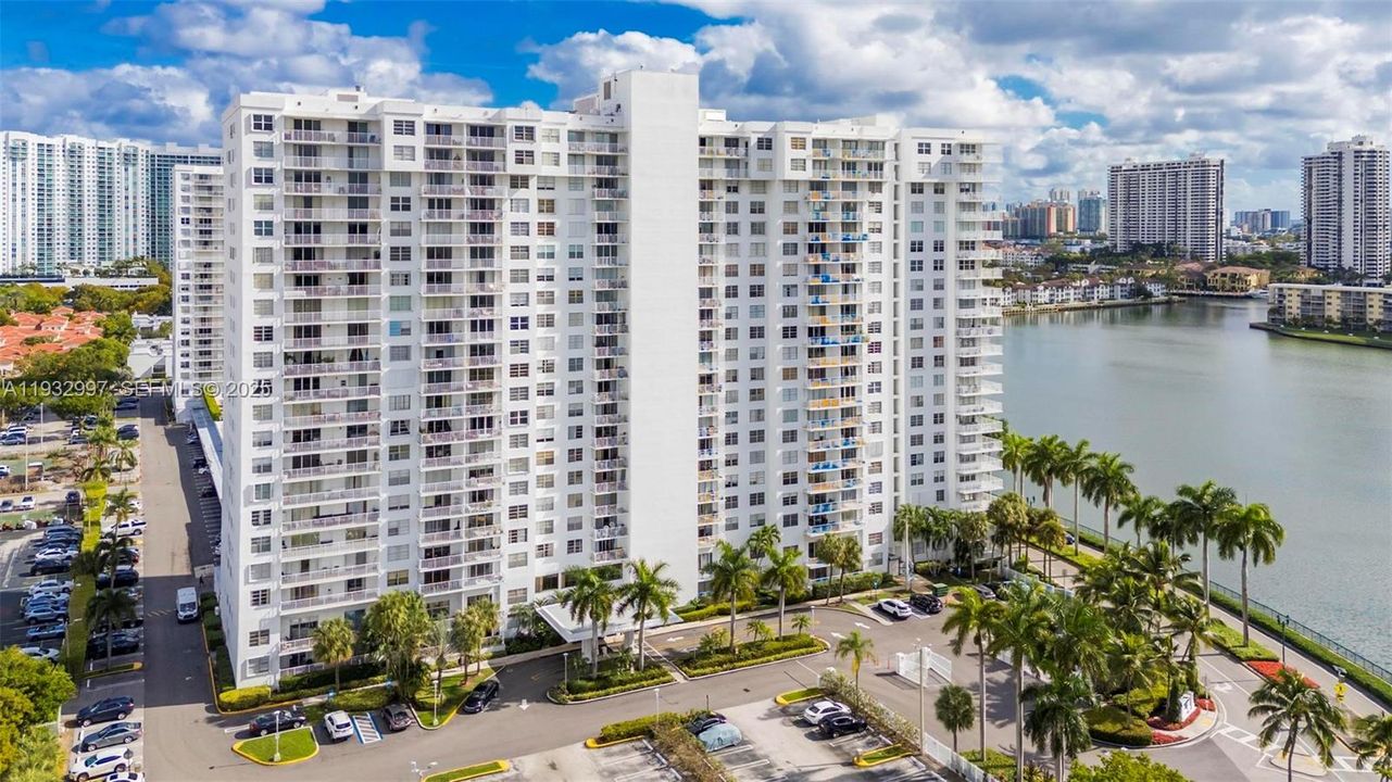 В аренду: $2,200 (1 спален, 1 ванн, 1066 Квадратных фут)