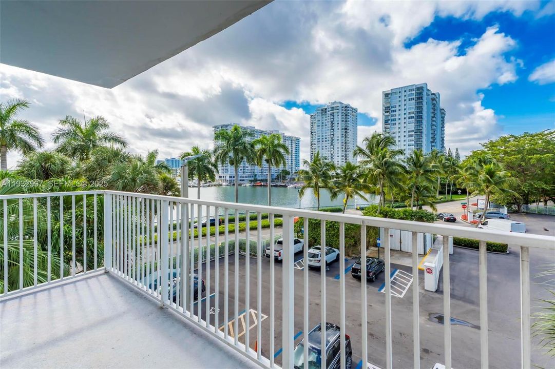 В аренду: $2,200 (1 спален, 1 ванн, 1066 Квадратных фут)