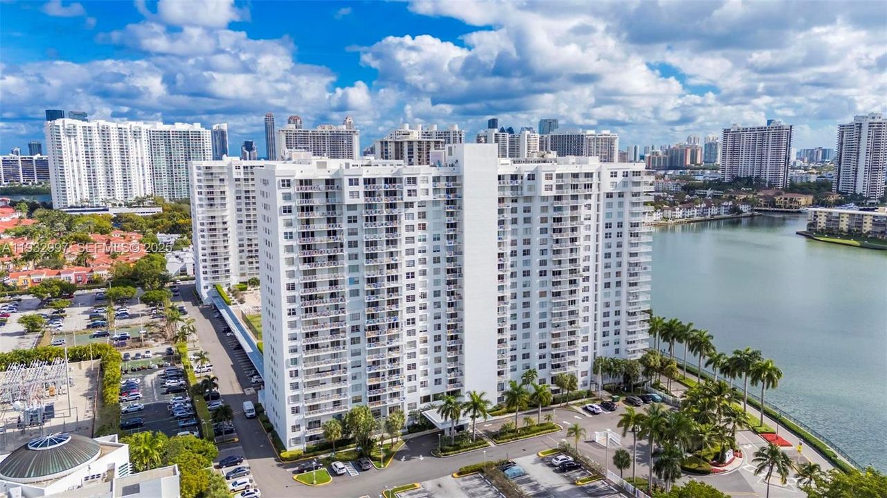 В аренду: $2,200 (1 спален, 1 ванн, 1066 Квадратных фут)