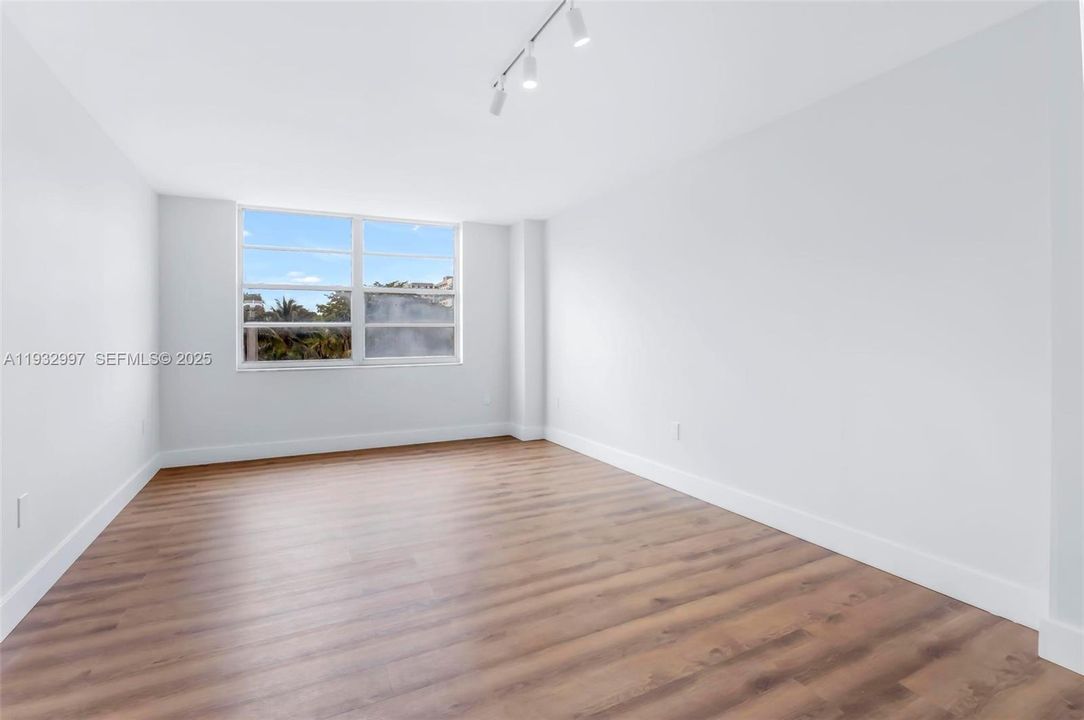 В аренду: $2,200 (1 спален, 1 ванн, 1066 Квадратных фут)