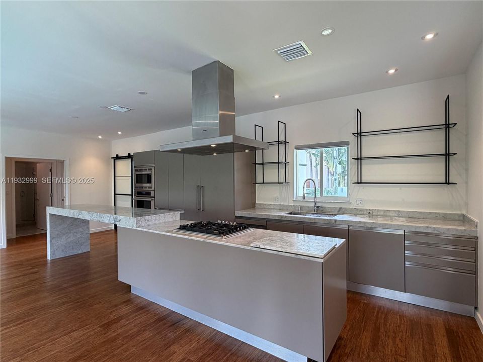 En Renta: $12,000 (5 camas, 3 baños, 2698 Pies cuadrados)