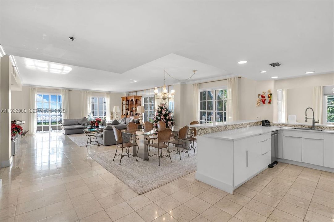 En Venta: $4,850,000 (3 camas, 3 baños, 2744 Pies cuadrados)