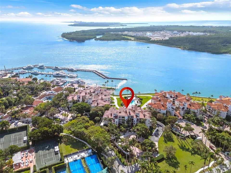 En Venta: $4,850,000 (3 camas, 3 baños, 2744 Pies cuadrados)