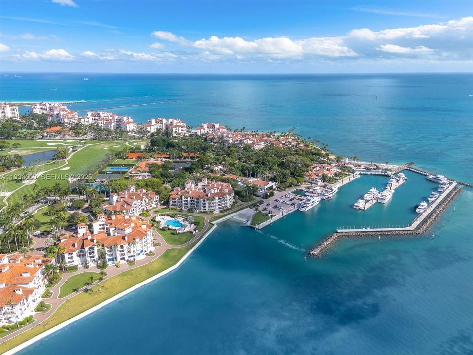 En Venta: $4,850,000 (3 camas, 3 baños, 2744 Pies cuadrados)