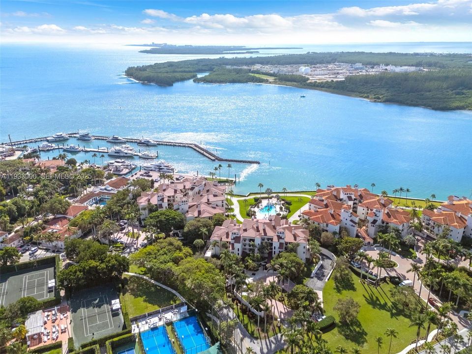 En Venta: $4,850,000 (3 camas, 3 baños, 2744 Pies cuadrados)