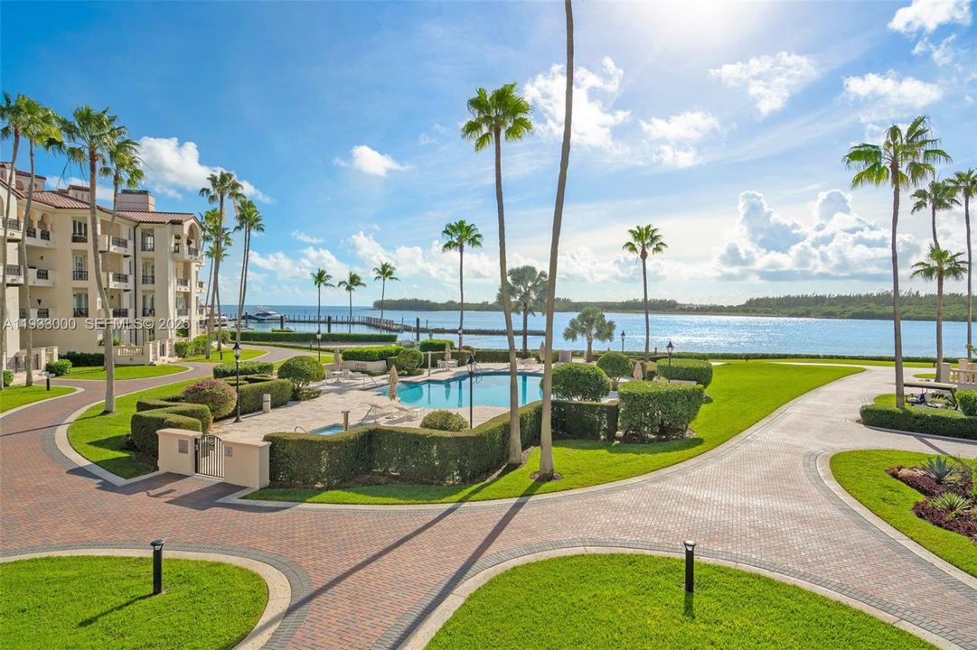 En Venta: $4,850,000 (3 camas, 3 baños, 2744 Pies cuadrados)