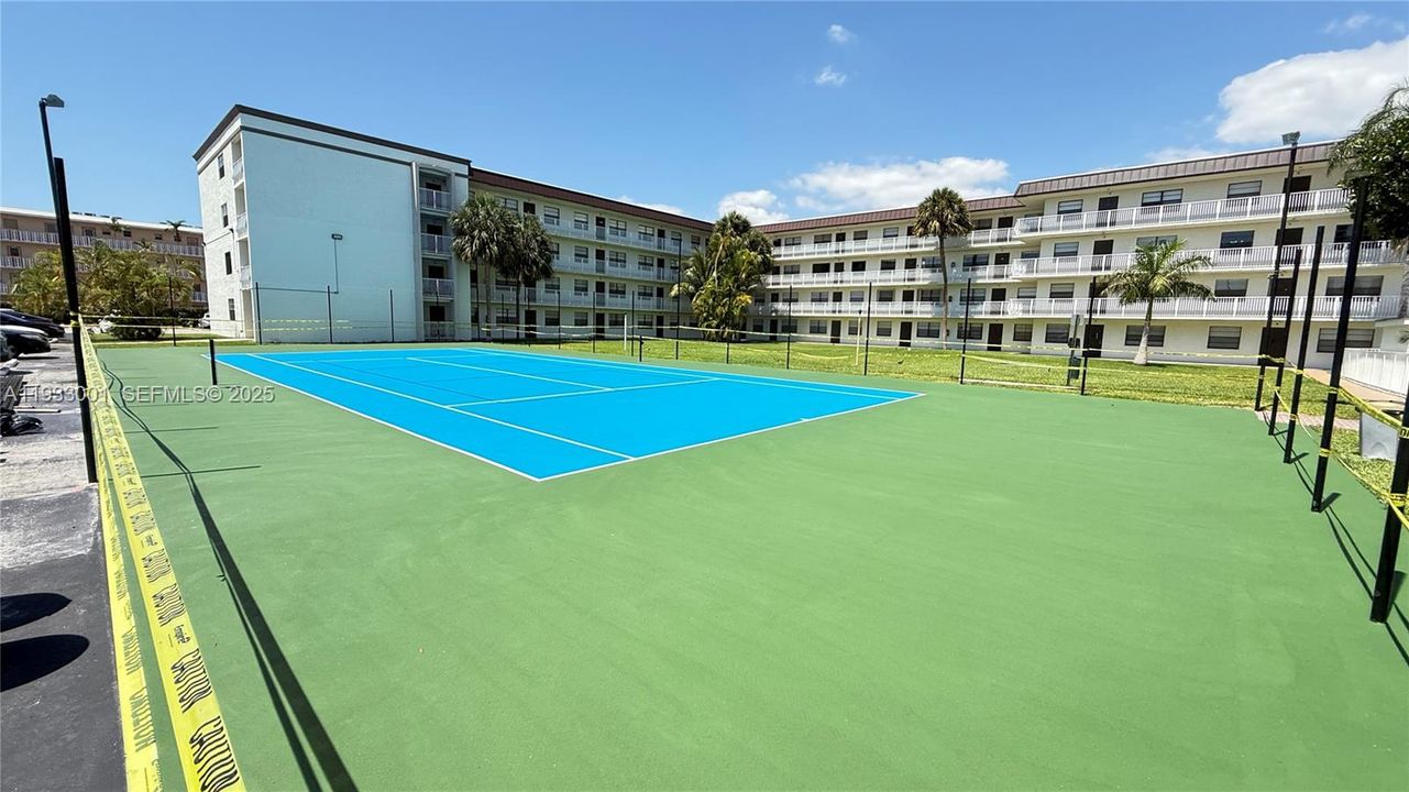 出租: $2,000 (2 贝兹, 2 浴室, 933 平方英尺)