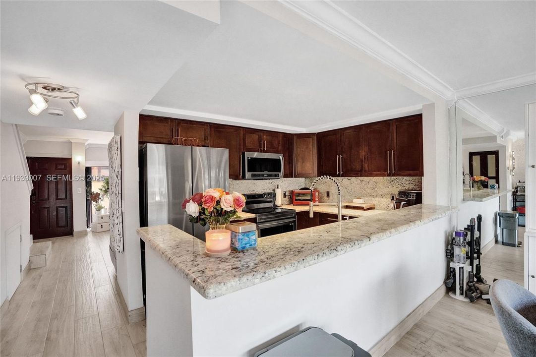 For Sale: $775,000 (2 beds, 2 baths, 1550 Square Feet)