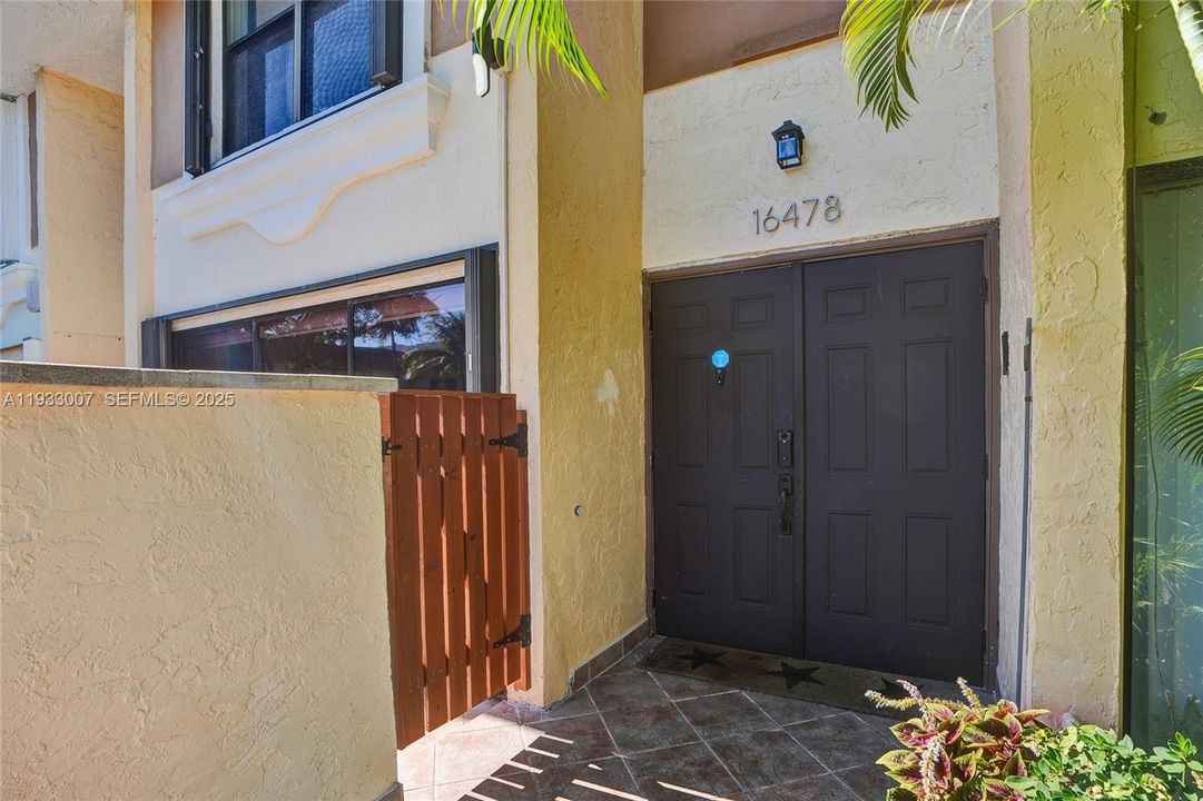 For Sale: $775,000 (2 beds, 2 baths, 1550 Square Feet)