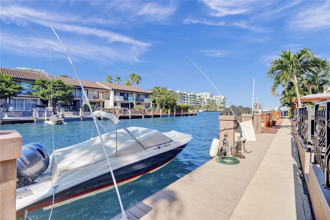 For Sale: $775,000 (2 beds, 2 baths, 1550 Square Feet)