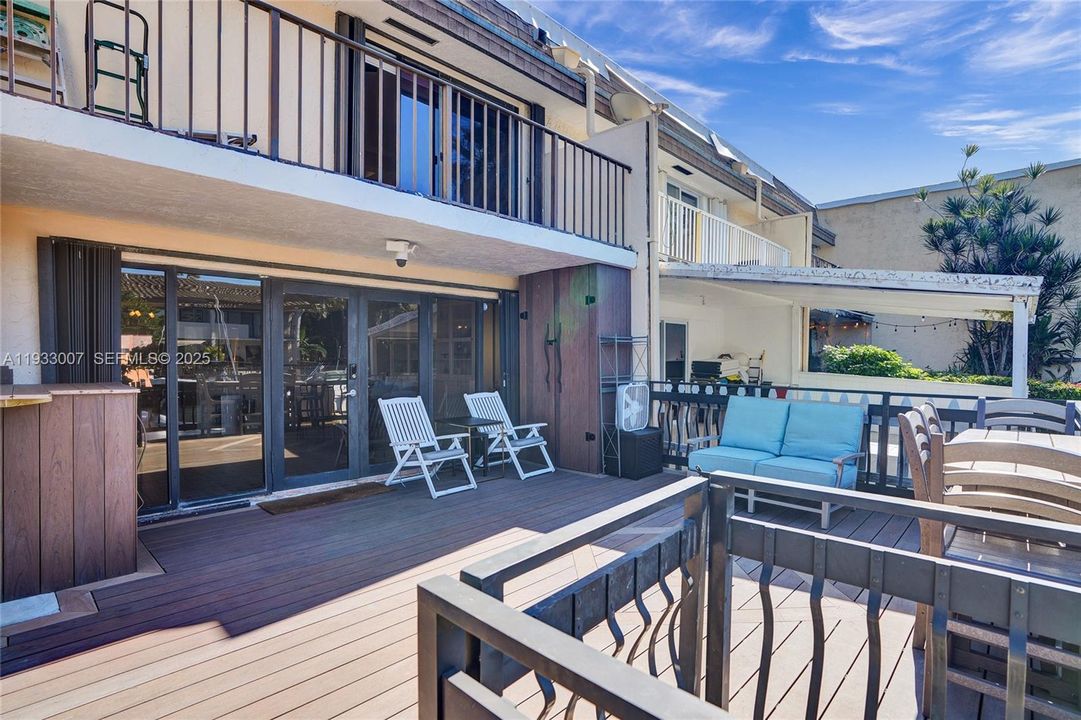 For Sale: $775,000 (2 beds, 2 baths, 1550 Square Feet)