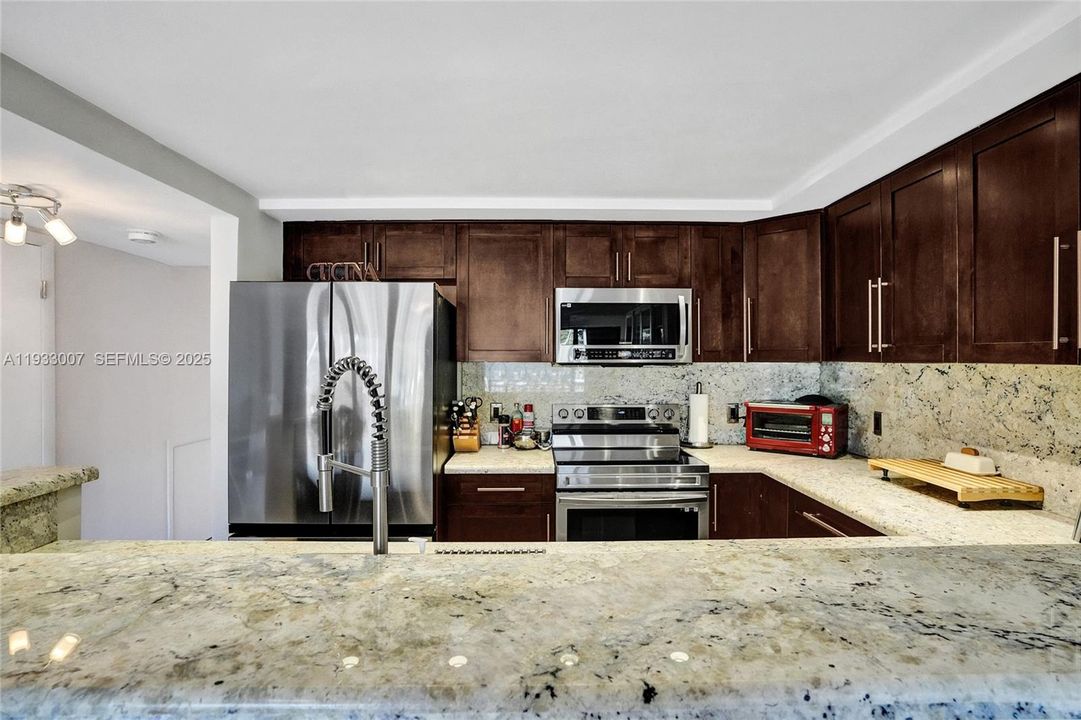 For Sale: $775,000 (2 beds, 2 baths, 1550 Square Feet)