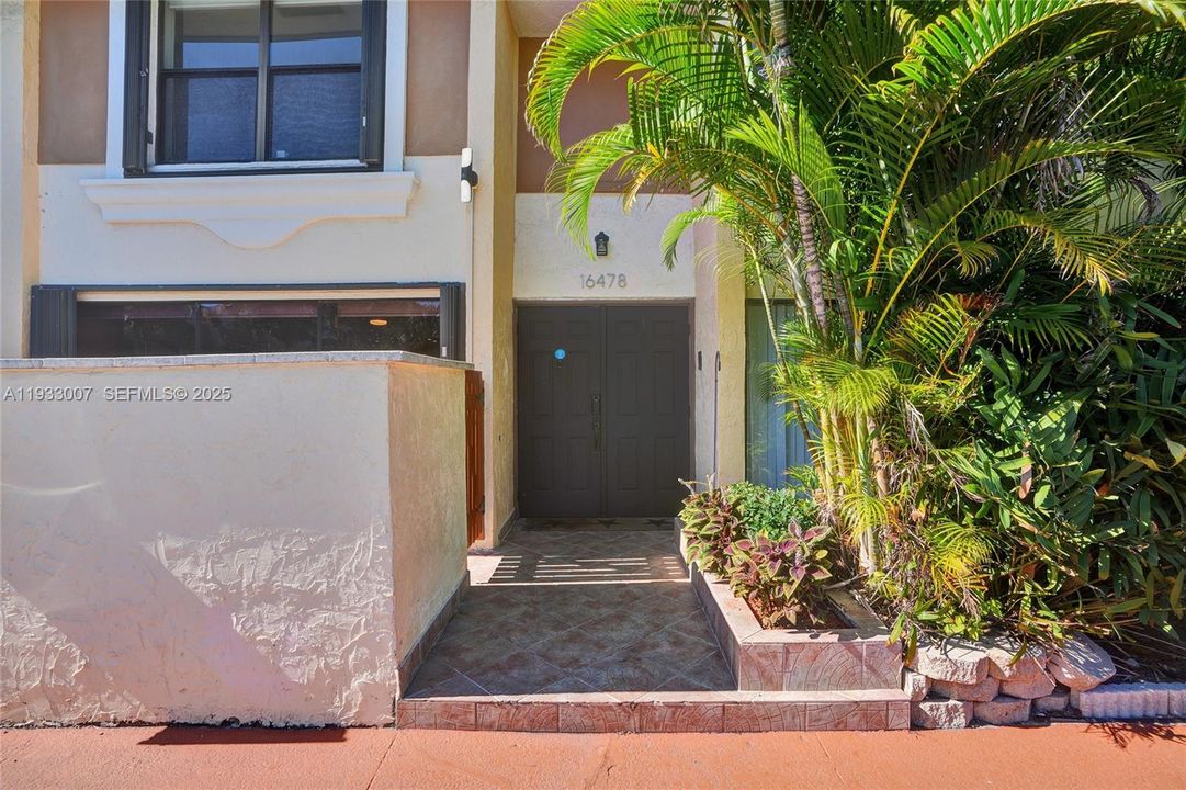 For Sale: $775,000 (2 beds, 2 baths, 1550 Square Feet)