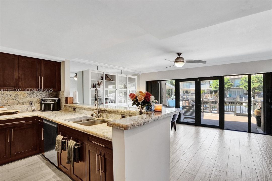 For Sale: $775,000 (2 beds, 2 baths, 1550 Square Feet)