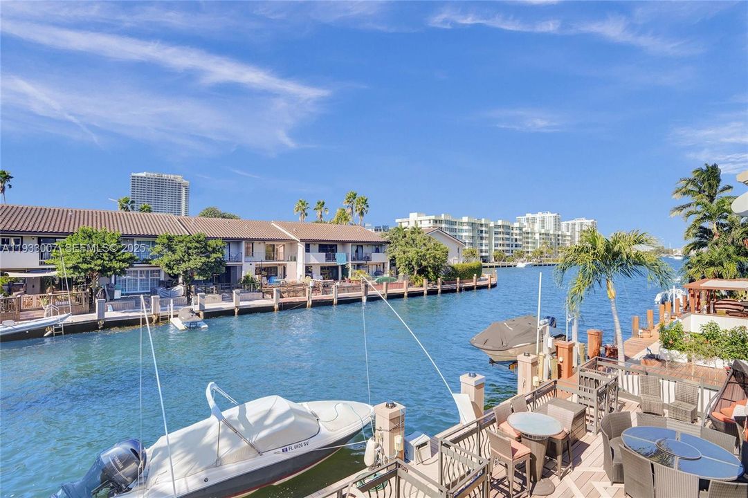 For Sale: $775,000 (2 beds, 2 baths, 1550 Square Feet)