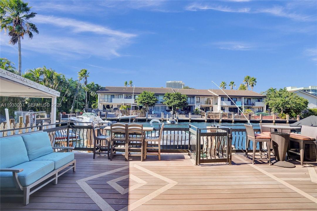 For Sale: $775,000 (2 beds, 2 baths, 1550 Square Feet)