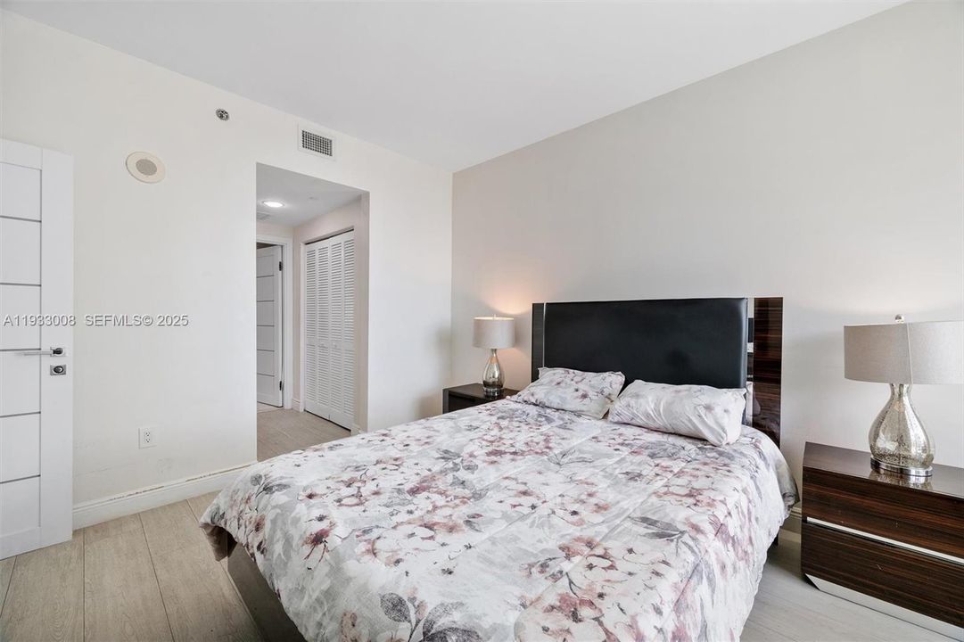 出租: $4,500 (2 贝兹, 2 浴室, 1113 平方英尺)