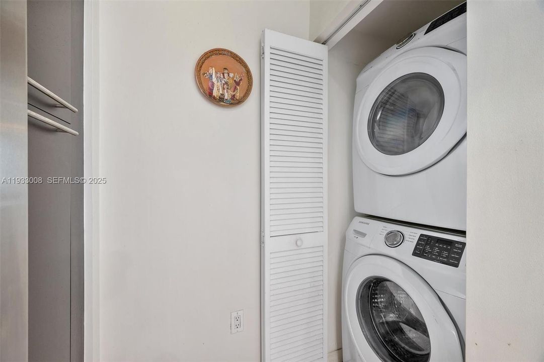 出租: $4,500 (2 贝兹, 2 浴室, 1113 平方英尺)