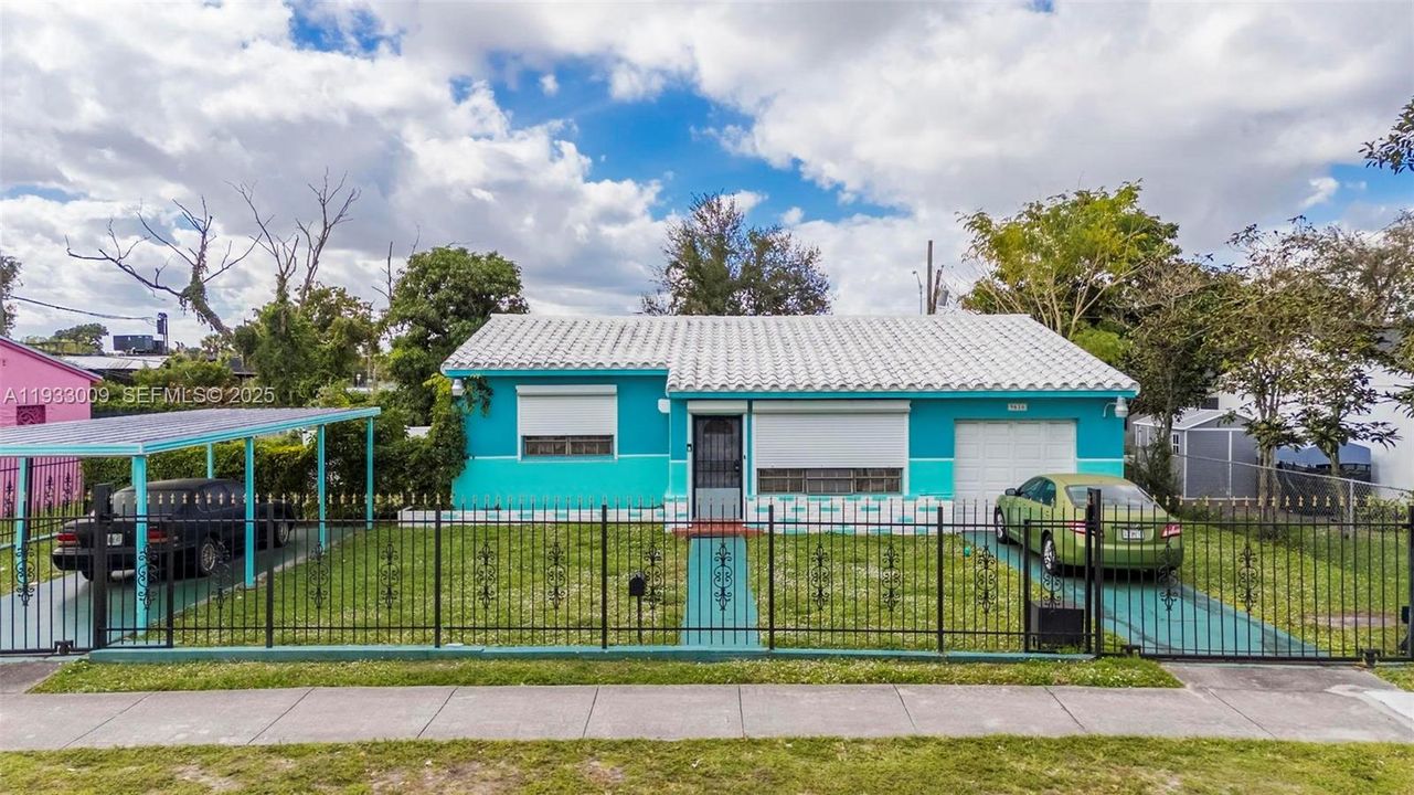 For Sale: $299,000 (2 beds, 1 baths, 1048 Square Feet)
