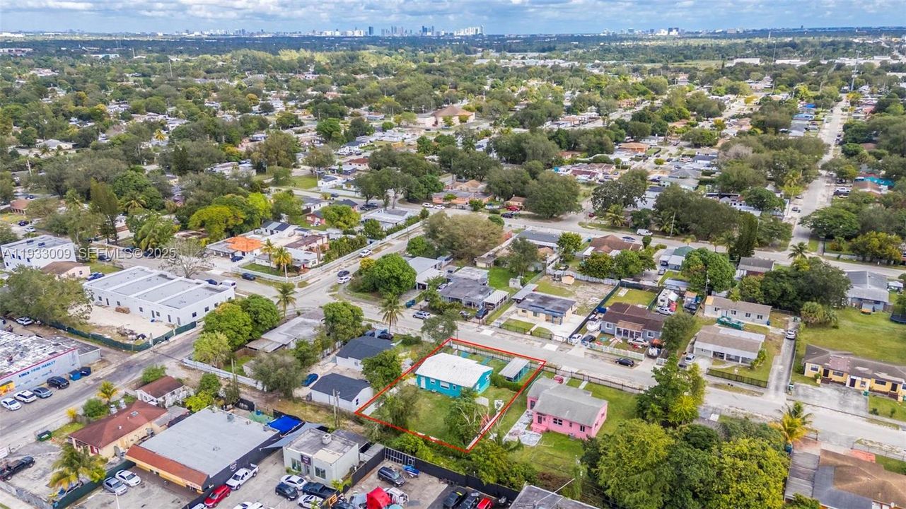 For Sale: $299,000 (2 beds, 1 baths, 1048 Square Feet)