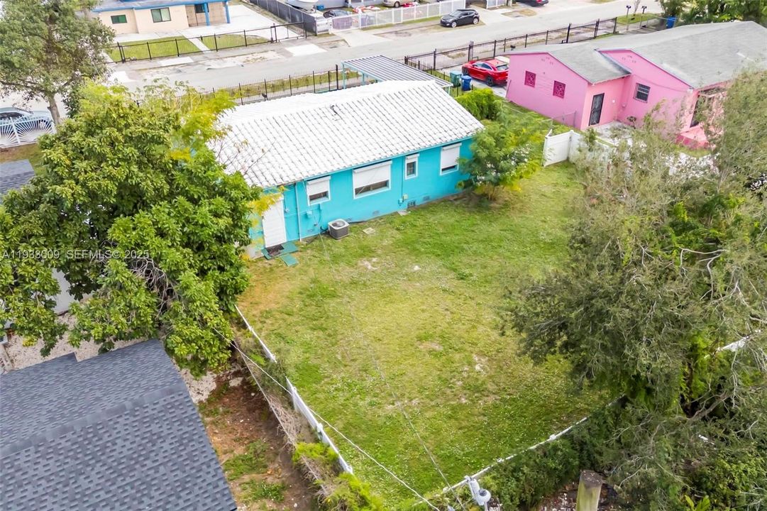 For Sale: $299,000 (2 beds, 1 baths, 1048 Square Feet)