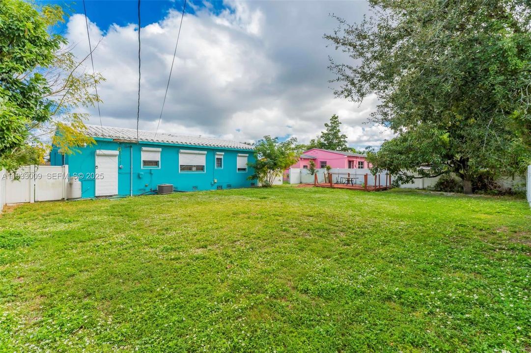 For Sale: $299,000 (2 beds, 1 baths, 1048 Square Feet)