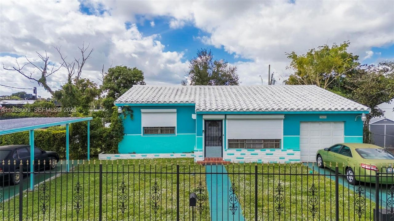 For Sale: $299,000 (2 beds, 1 baths, 1048 Square Feet)