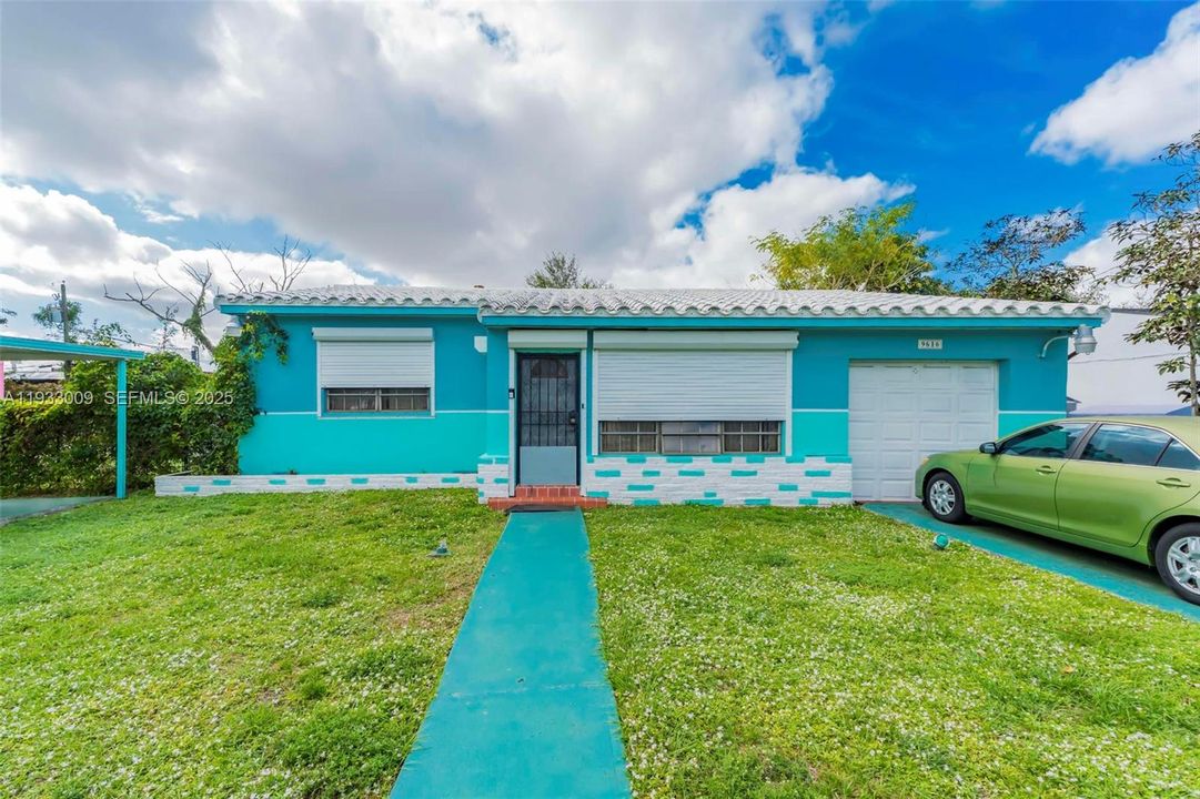 For Sale: $299,000 (2 beds, 1 baths, 1048 Square Feet)