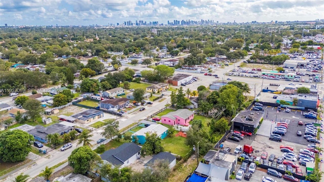 For Sale: $299,000 (2 beds, 1 baths, 1048 Square Feet)