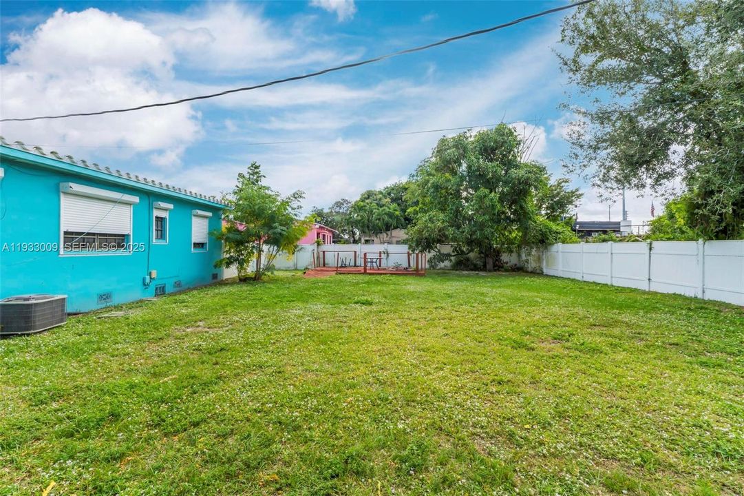 For Sale: $299,000 (2 beds, 1 baths, 1048 Square Feet)