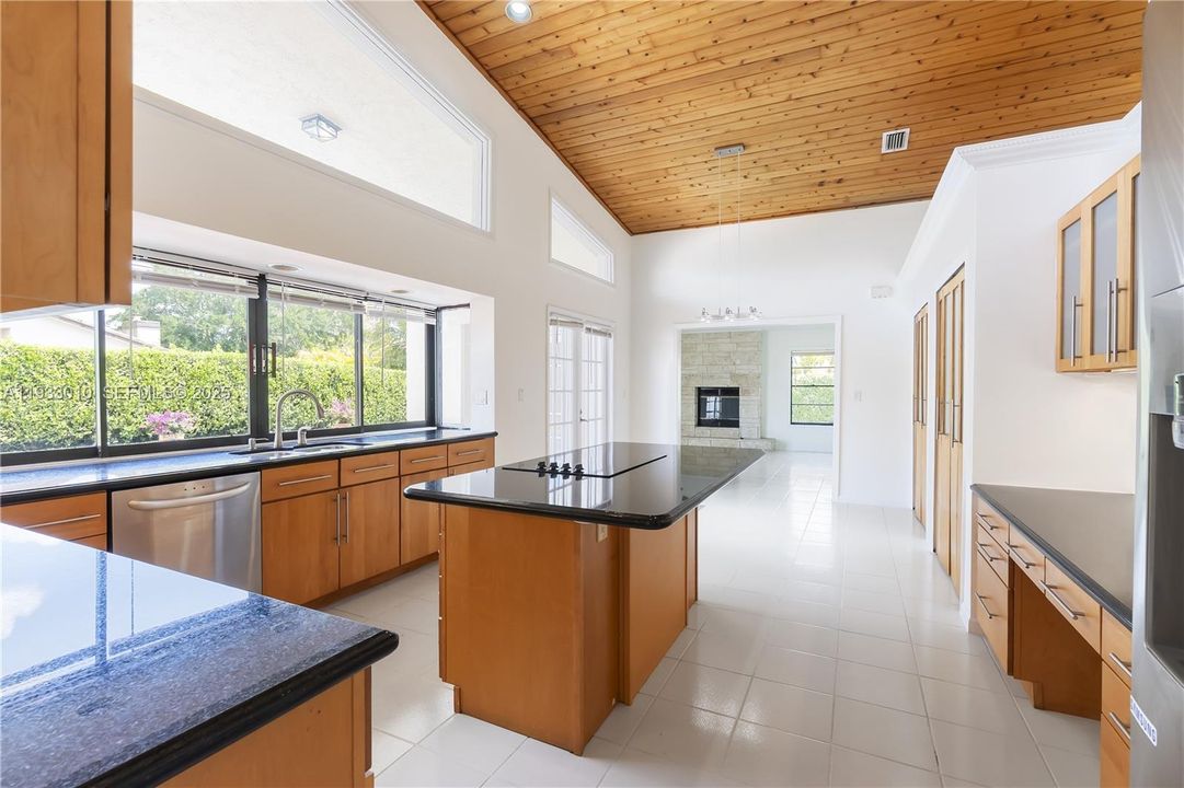 For Rent: $7,900 (5 beds, 3 baths, 3775 Square Feet)