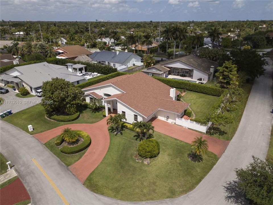 For Rent: $7,900 (5 beds, 3 baths, 3775 Square Feet)