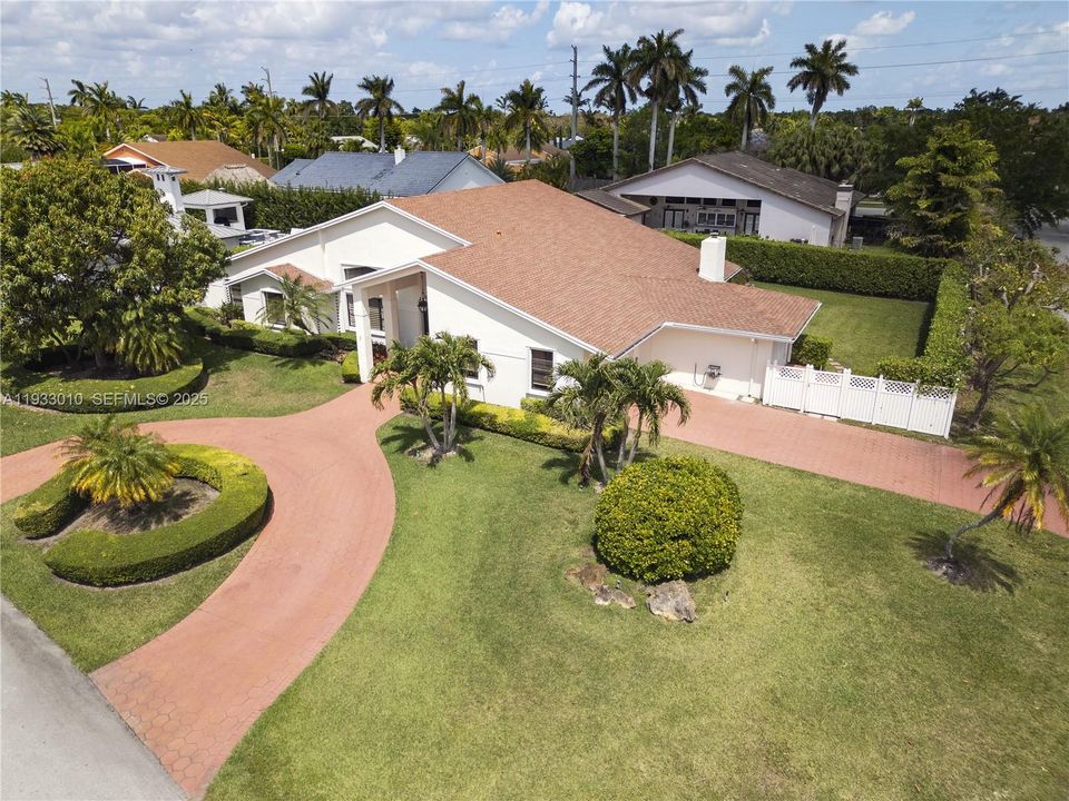 For Rent: $7,900 (5 beds, 3 baths, 3775 Square Feet)