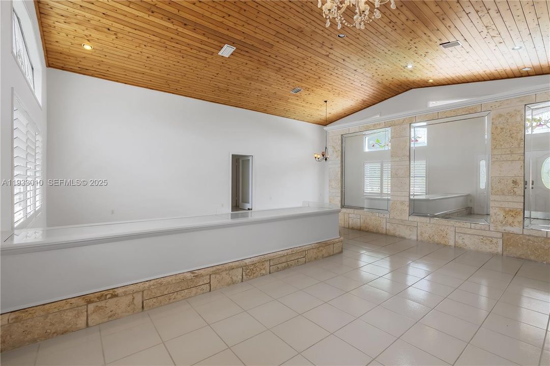 For Rent: $7,900 (5 beds, 3 baths, 3775 Square Feet)