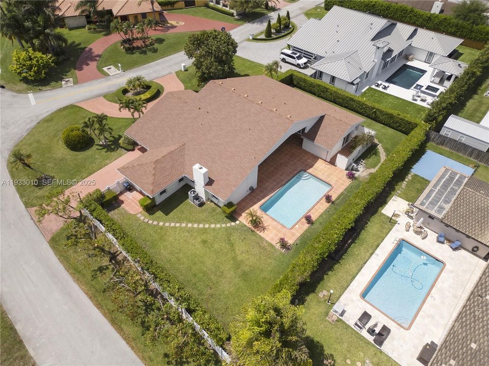 For Rent: $7,900 (5 beds, 3 baths, 3775 Square Feet)