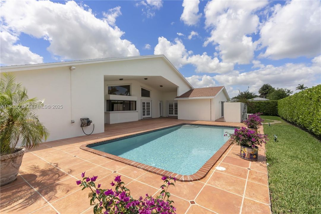 For Rent: $7,900 (5 beds, 3 baths, 3775 Square Feet)