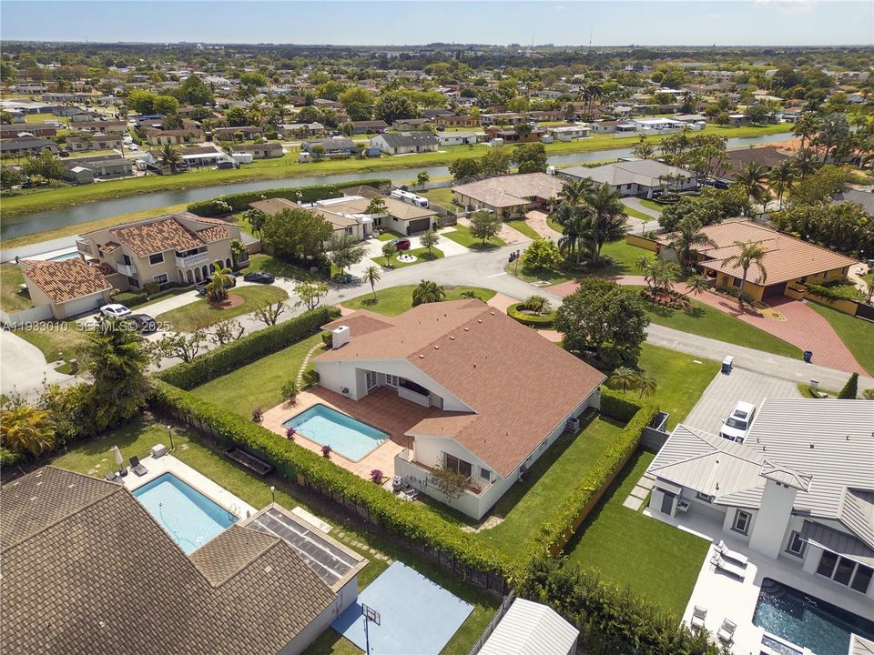 For Rent: $7,900 (5 beds, 3 baths, 3775 Square Feet)