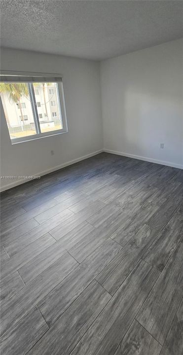 出租: $1,900 (2 贝兹, 1 浴室, 434568 平方英尺)