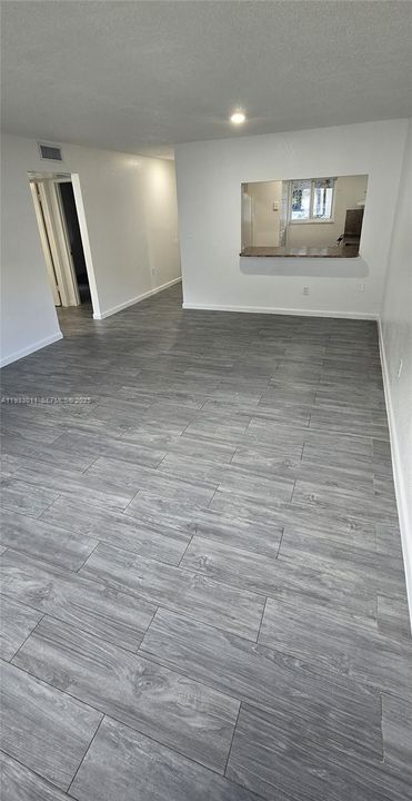 出租: $1,900 (2 贝兹, 1 浴室, 434568 平方英尺)