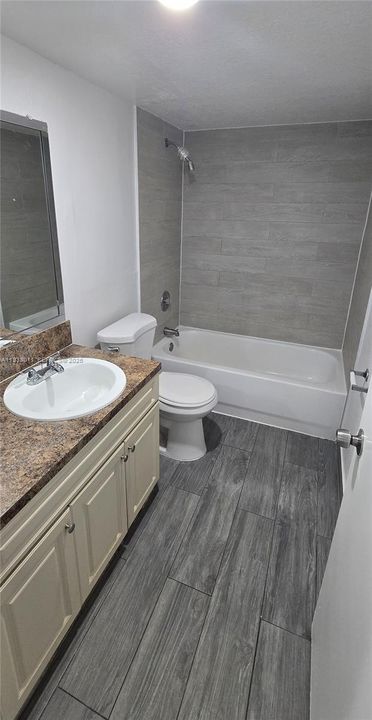 出租: $1,900 (2 贝兹, 1 浴室, 434568 平方英尺)