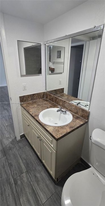 出租: $1,900 (2 贝兹, 1 浴室, 434568 平方英尺)