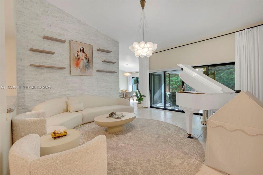 For Rent: $7,000 (3 beds, 2 baths, 1914 Square Feet)