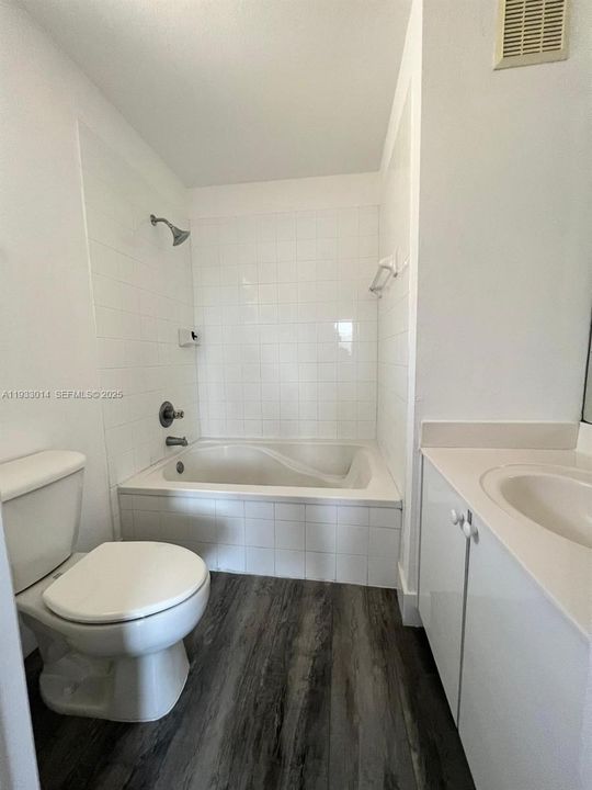 For Sale: $400,000 (3 beds, 2 baths, 1364 Square Feet)