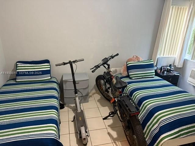 For Sale: $265,000 (1 beds, 1 baths, 670 Square Feet)