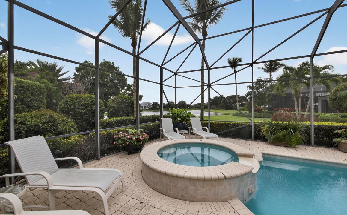 Pool, Spa & Lake Views