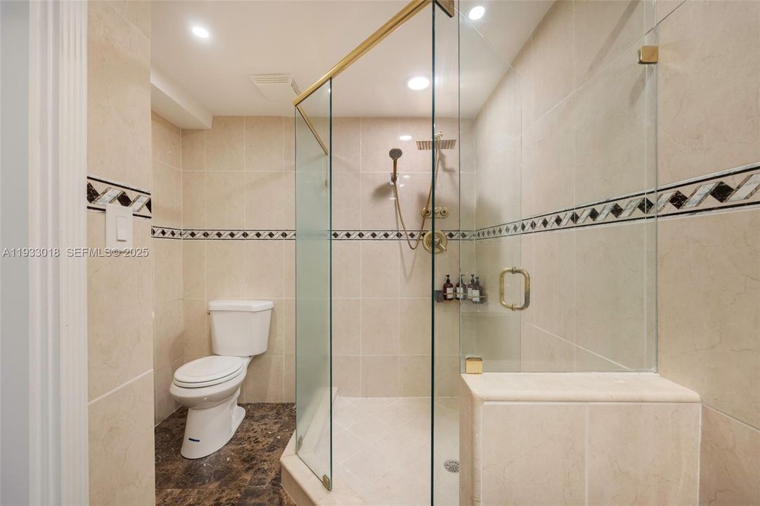 For Sale: $850,000 (2 beds, 2 baths, 1430 Square Feet)