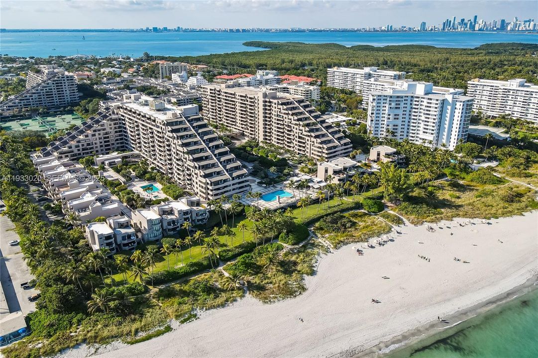 For Rent: $4,200 (1 beds, 1 baths, 1173 Square Feet)