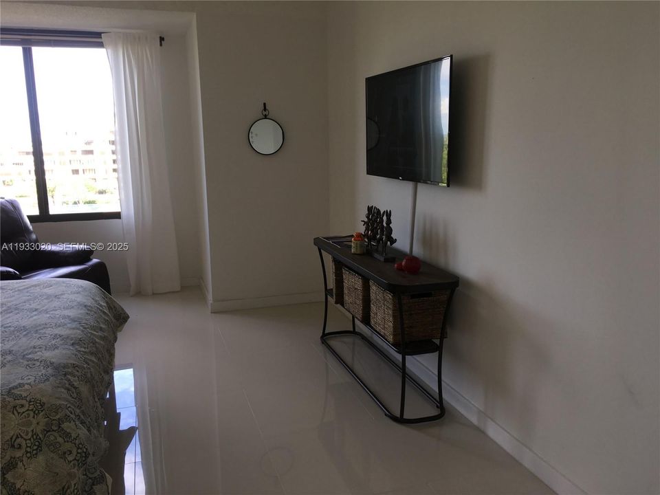 В аренду: $4,200 (1 спален, 1 ванн, 1173 Квадратных фут)