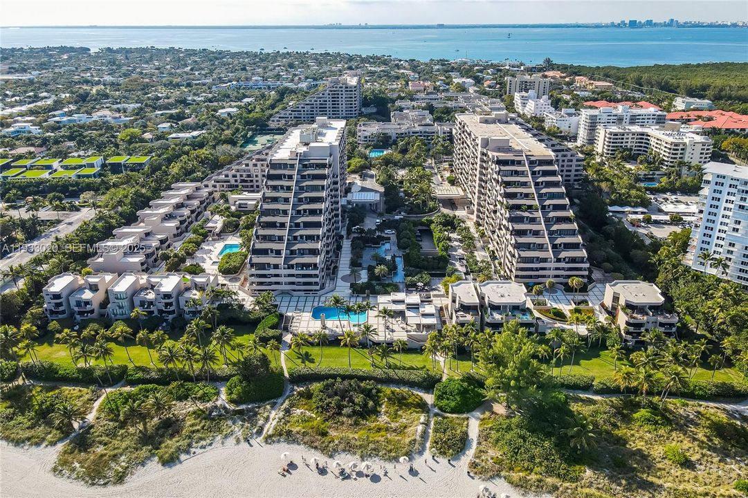 For Rent: $4,200 (1 beds, 1 baths, 1173 Square Feet)